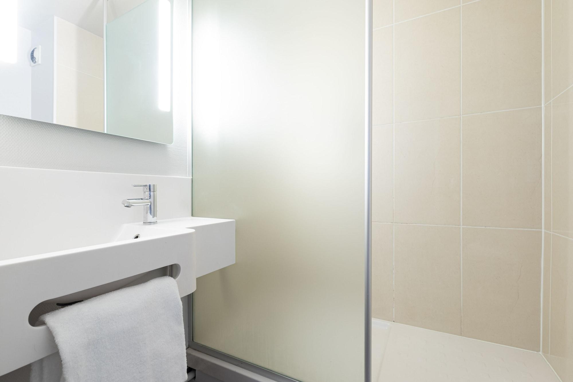 B&B Hotel Lyon Centre Monplaisir Экстерьер фото