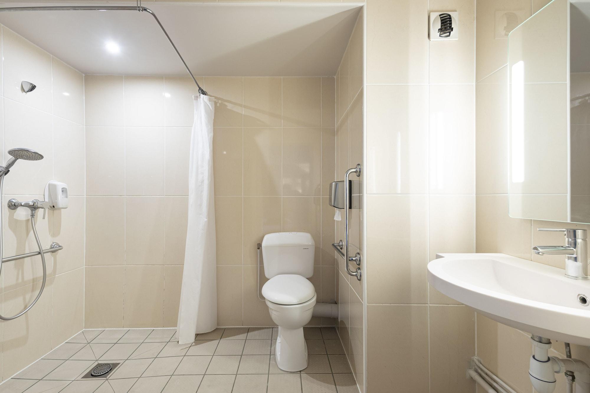 B&B Hotel Lyon Centre Monplaisir Экстерьер фото